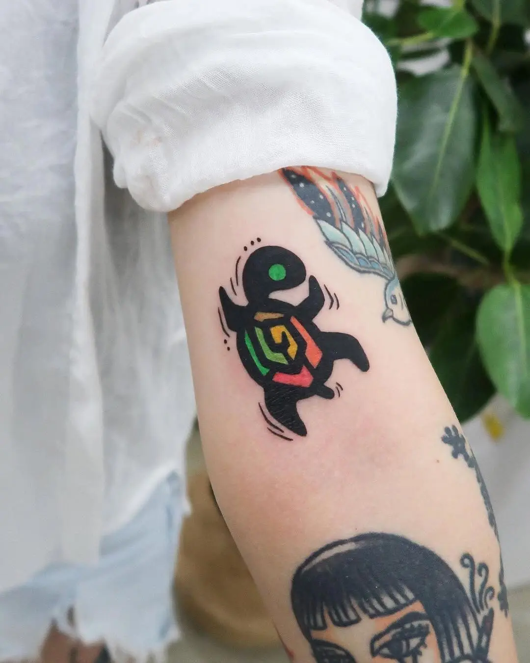 Vibrant Minimalist Turtle Tattoo Design