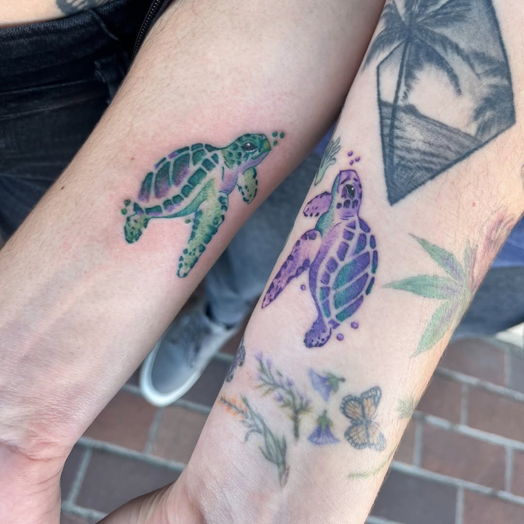 Vibrant Sea Turtles in Stylish Ink