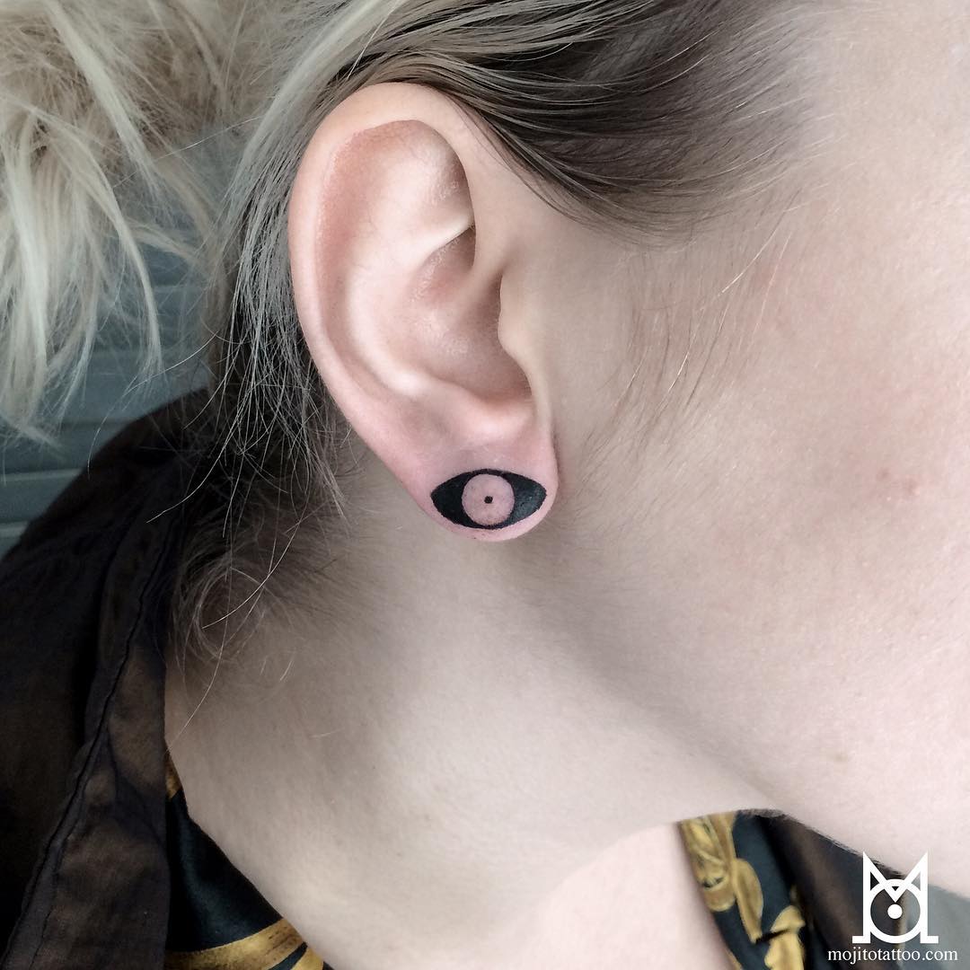 Unique eye design tattoo on the ear