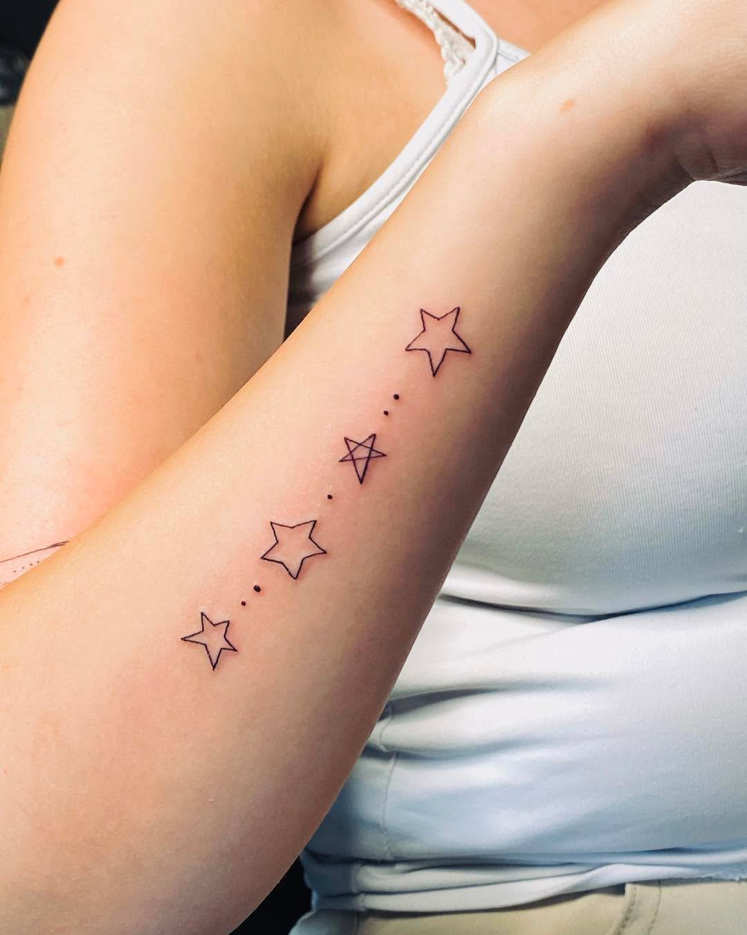 Charming and minimalist star tattoo collection