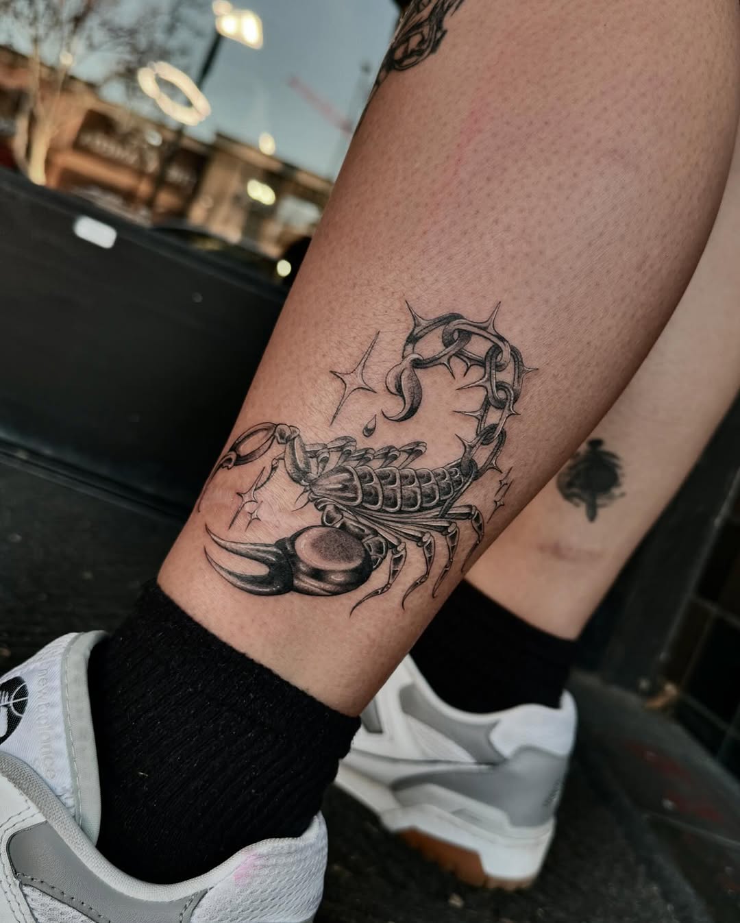 Elegant scorpion tattoo on leg showcases artistry