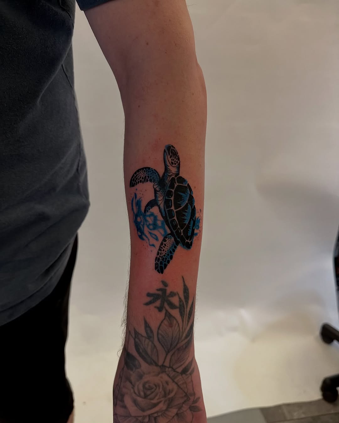 Vibrant turtle tattoo with blue ocean waves