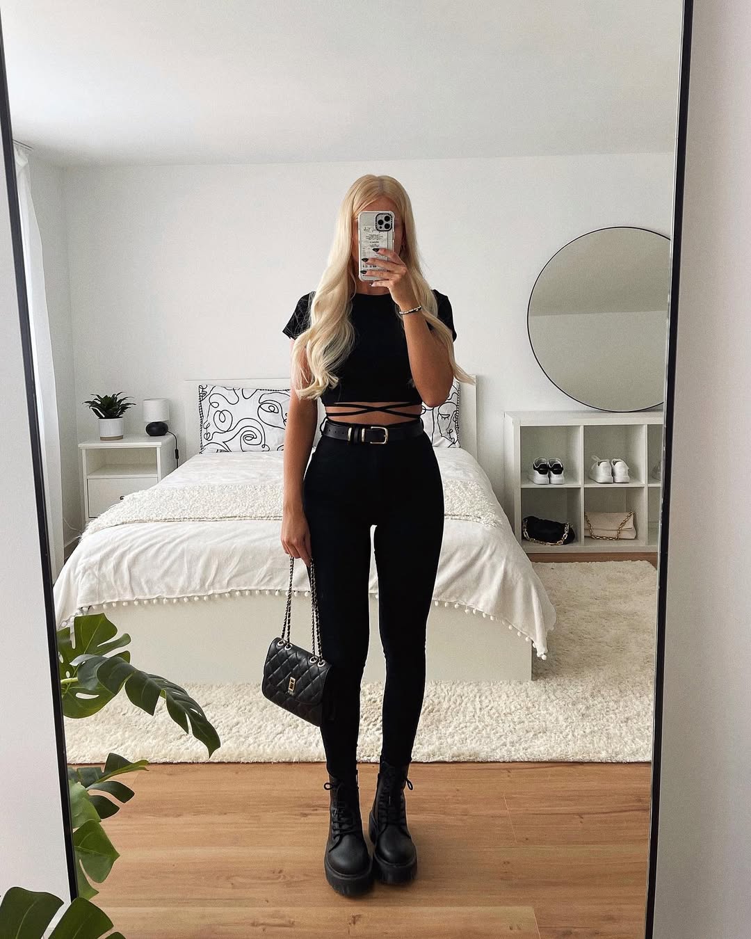 Chic black outfit showcasing skinny jeans vibe