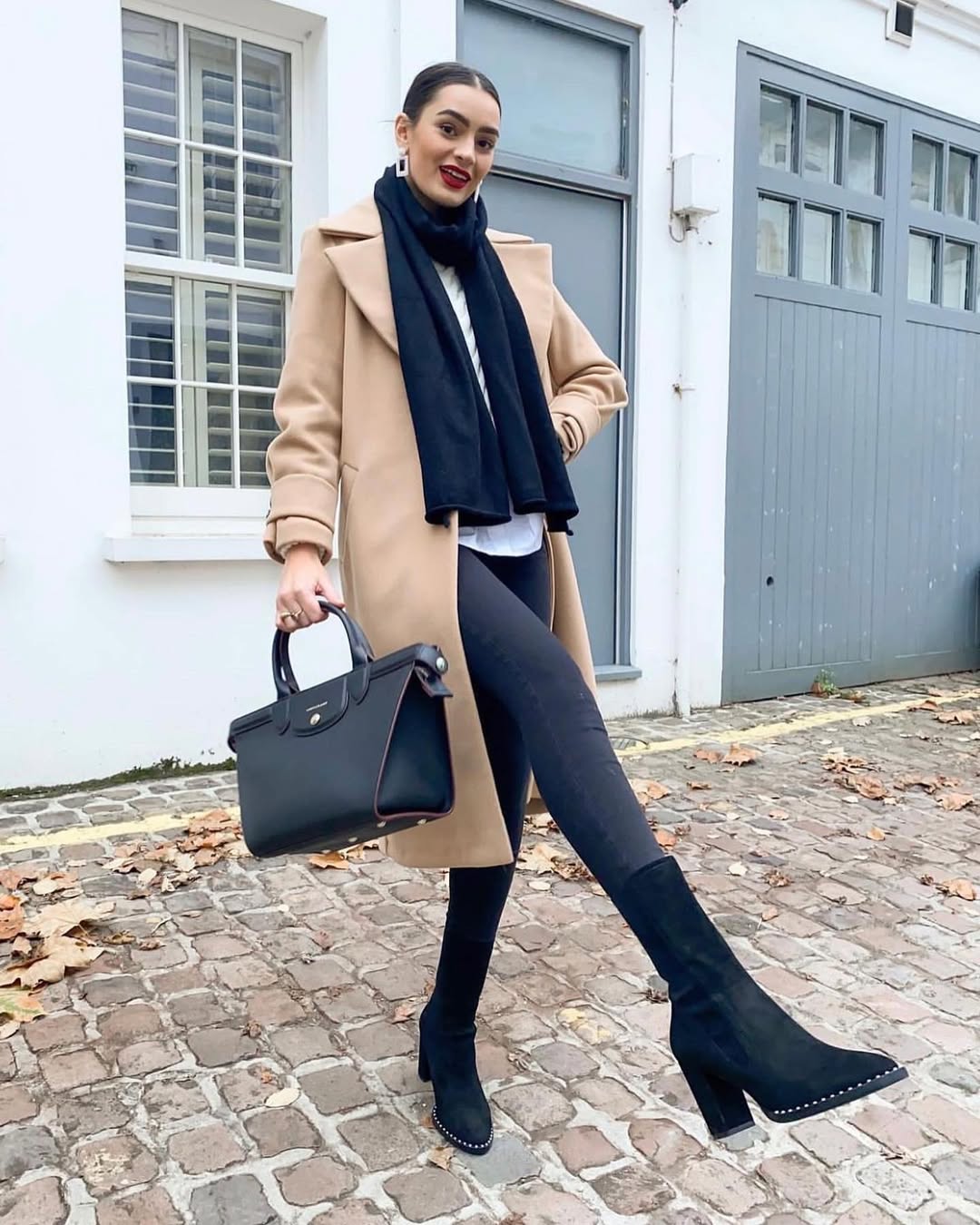 Chic winter look with skinny jeans and boots