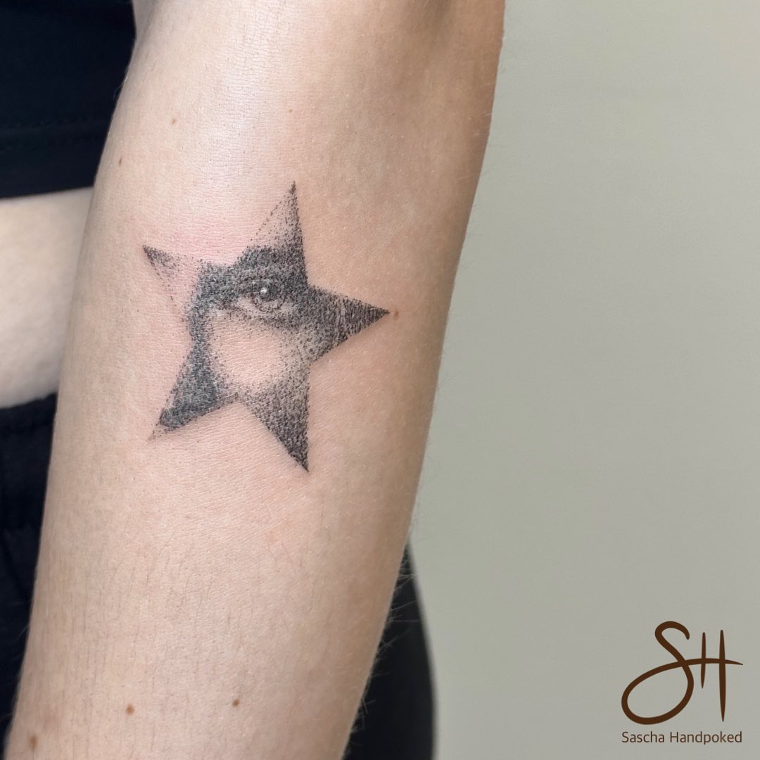 Unique star tattoo featuring a hidden eye