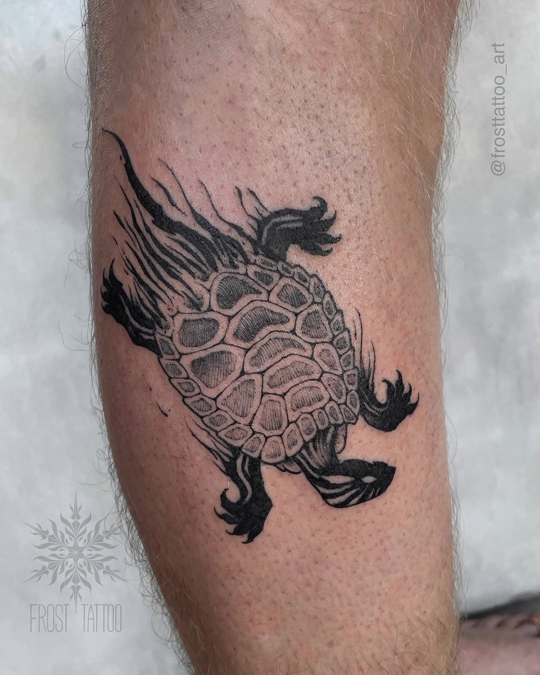 Stylish minimalist sea turtle tattoo design