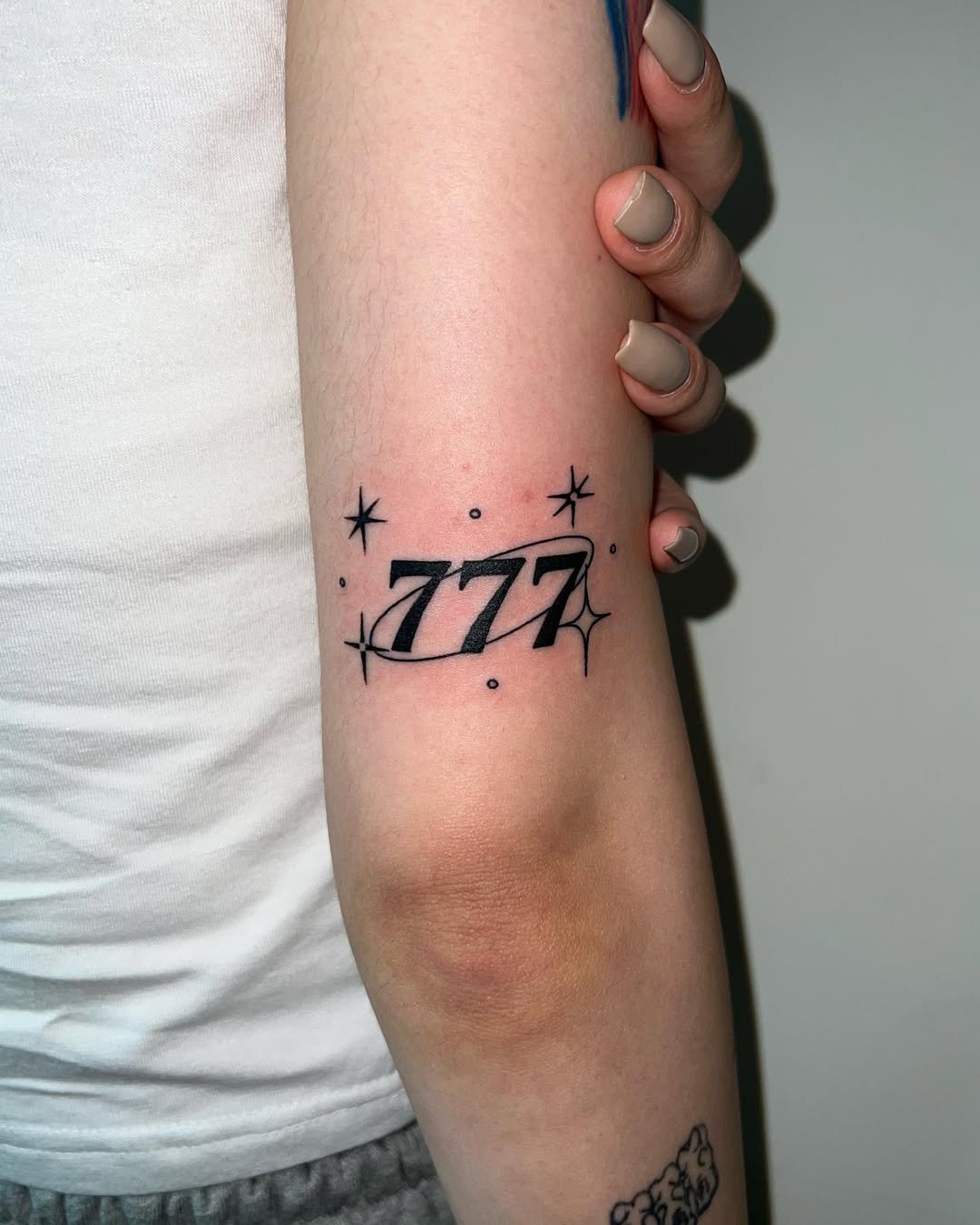 Stylish 777 Tattoo with Star Accents