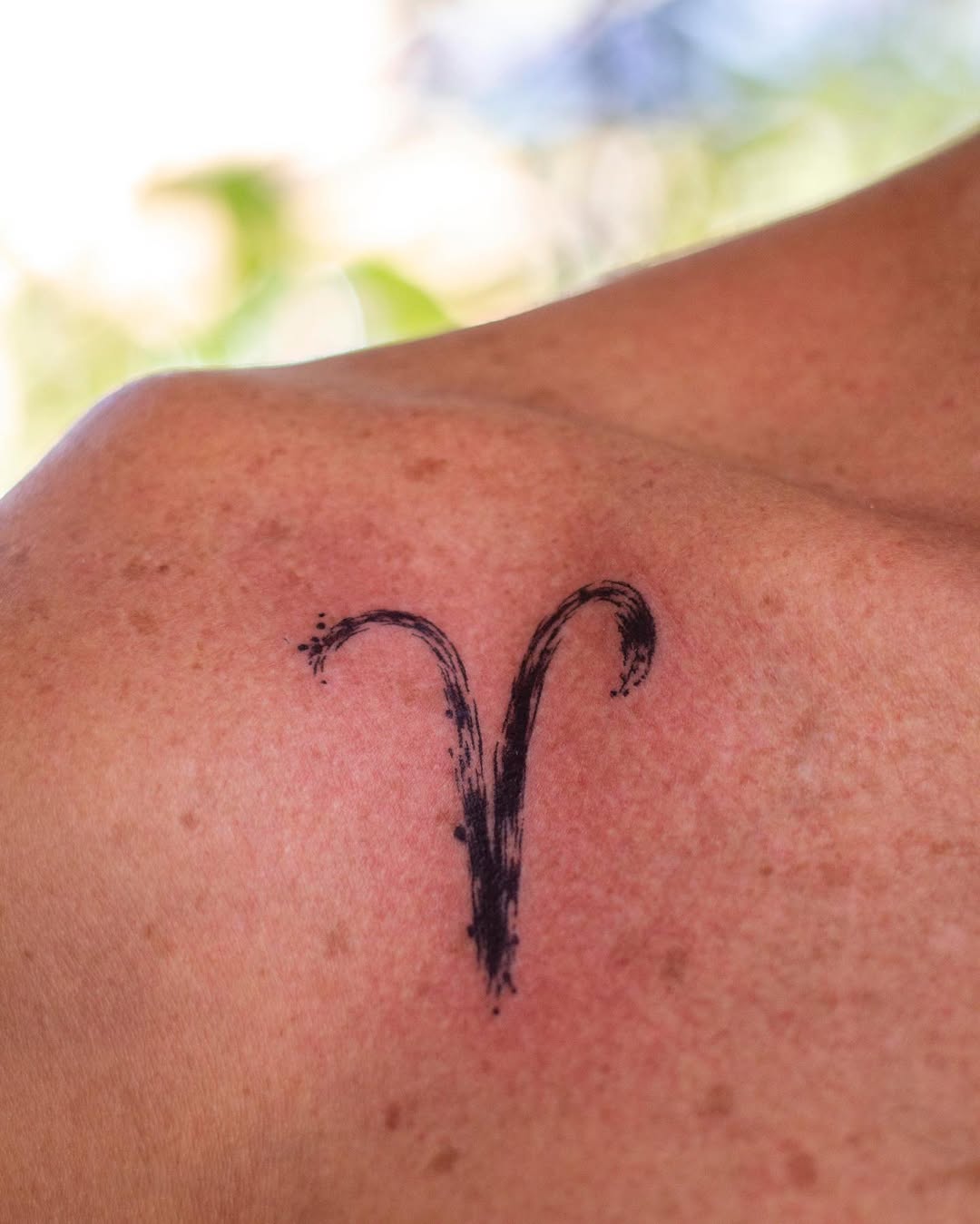 Stylish Aries Symbol for Bold Self-Expression