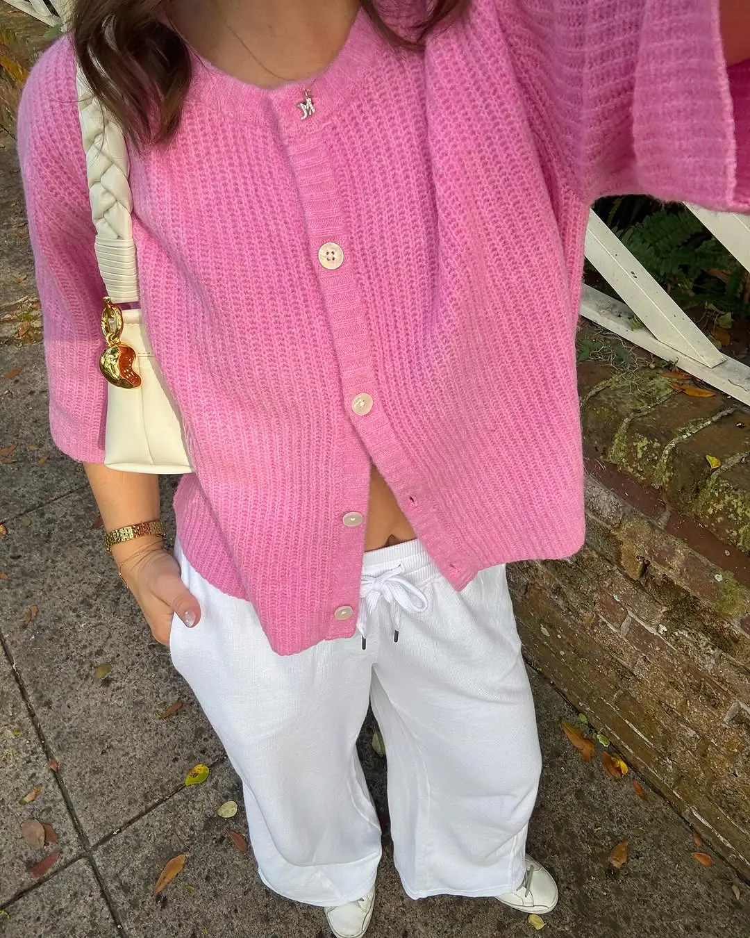 Chic and Casual Cardigan Ensemble for Fall