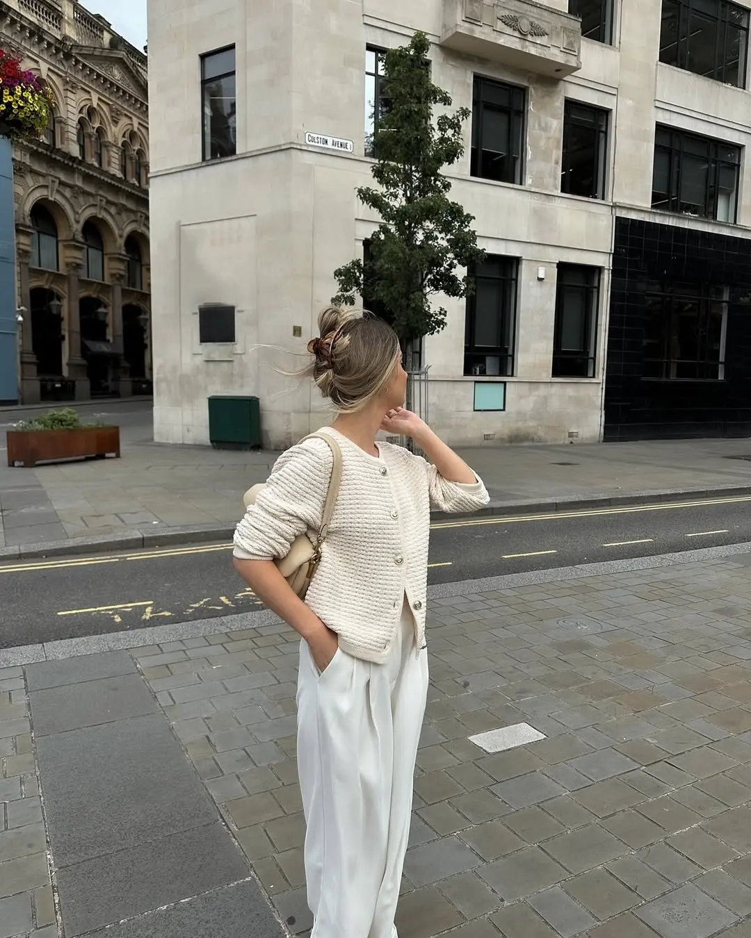 Chic Cardigan Outfit for Casual City Vibes