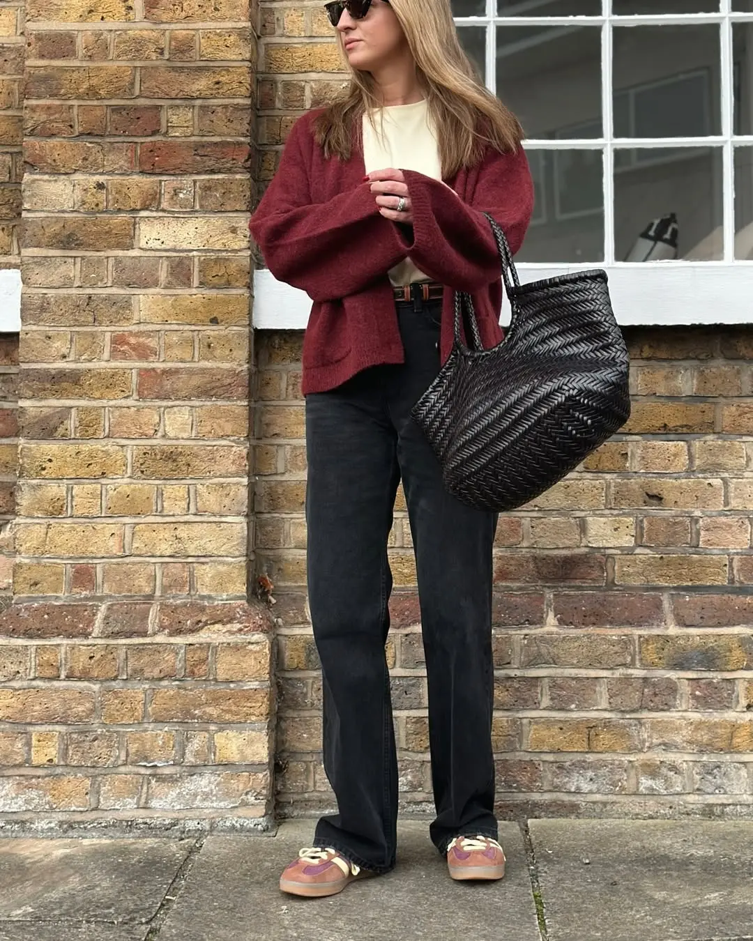 Chic cardigan outfit for casual autumn days