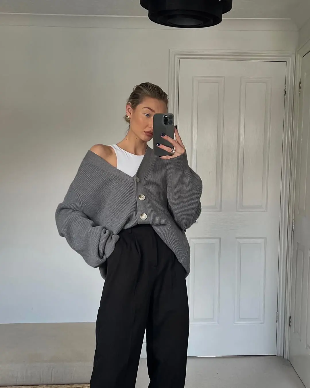 Chic and Cozy Cardigan Outfit Inspiration