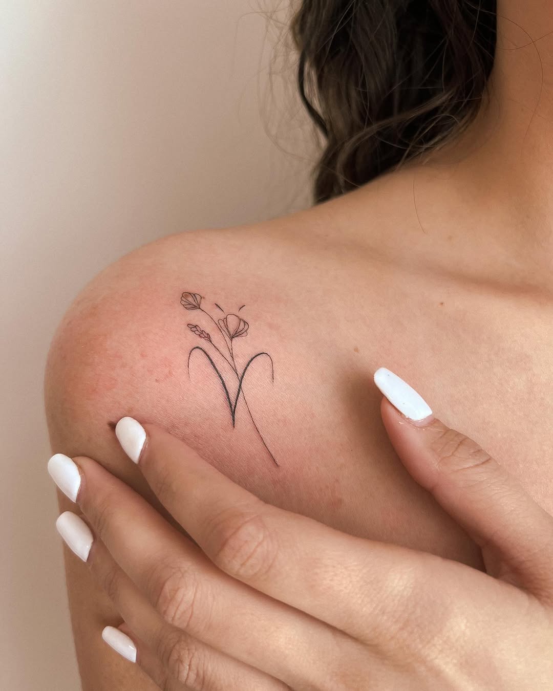 Elegant Floral Tattoo on Shoulder