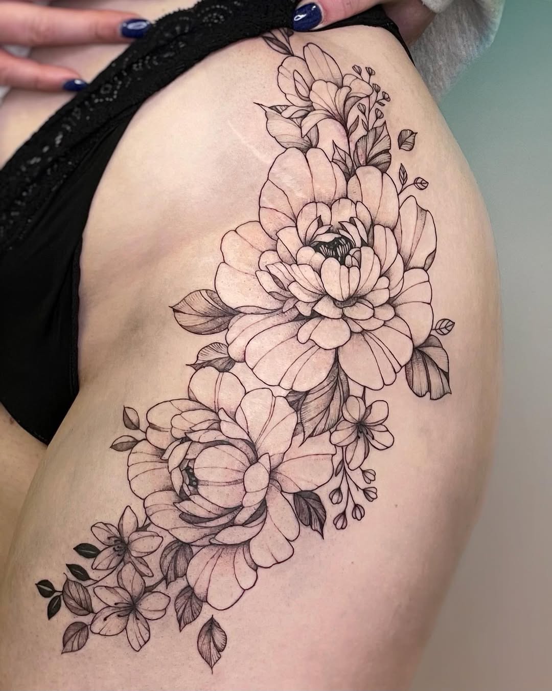 Elegant floral designs on the hip area