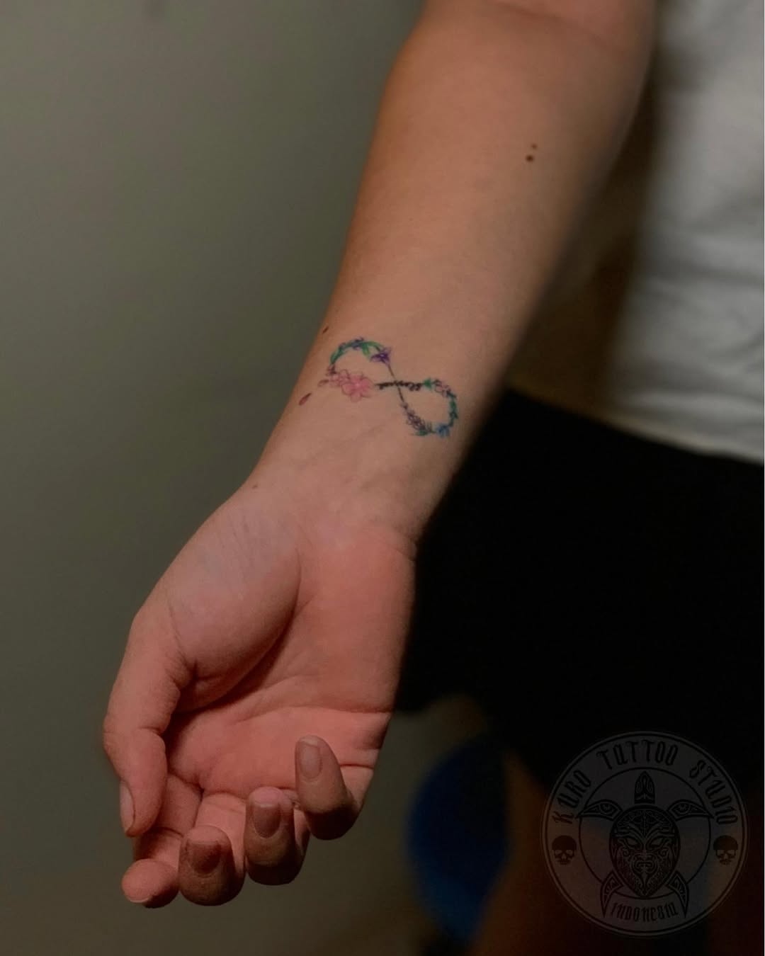 Delicate infinity symbol with floral accents