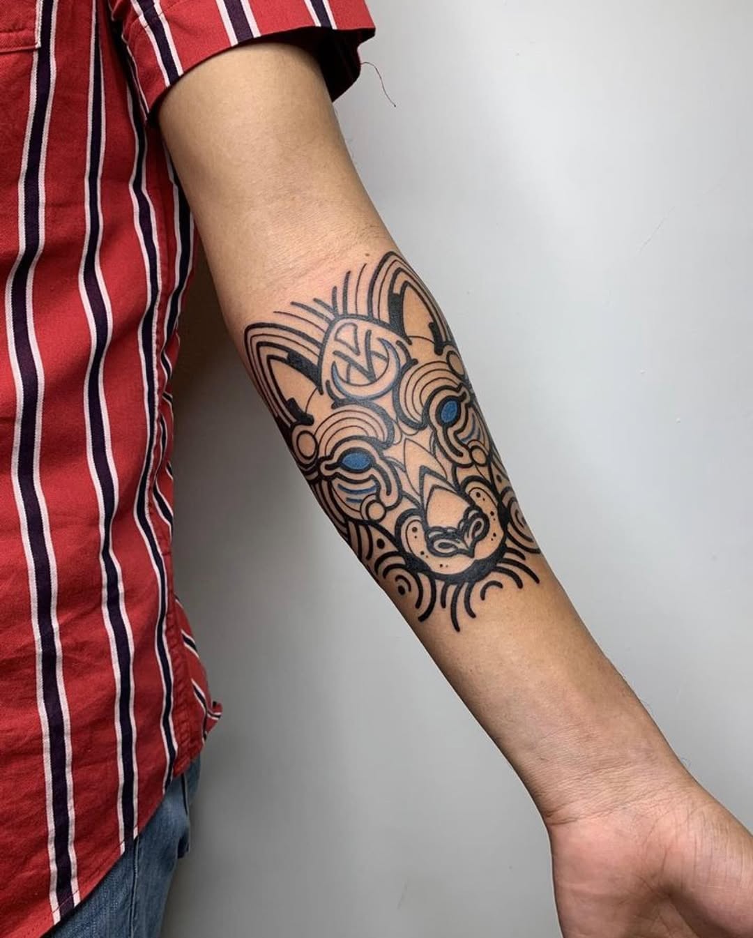 Striking Leo-inspired Tattoo with Bold Lines