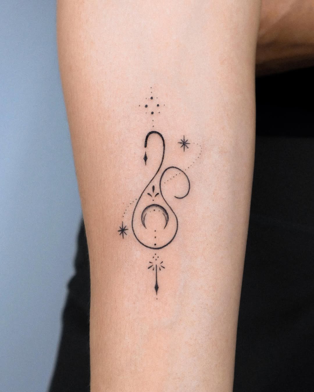 Elegant Leo Tattoo with Stars and Swirls