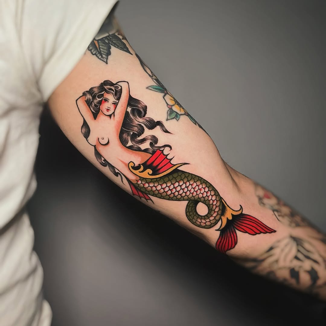 Beautiful siren tattoo with vibrant colors