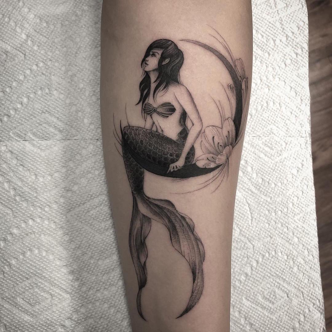 Elegant Mermaid Tattoo Embracing Ocean Themes