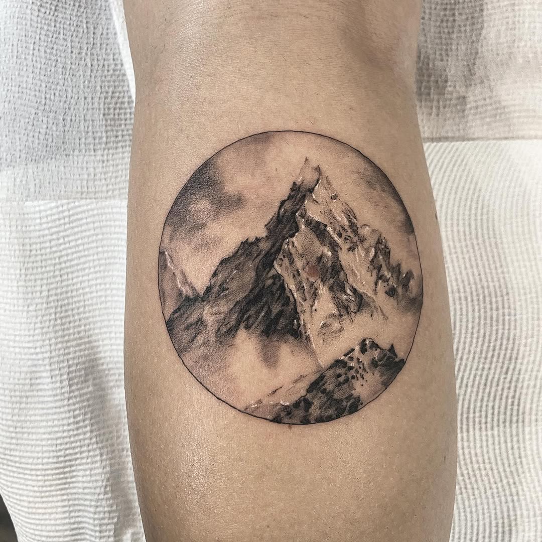 Stunning mountain scene captured in a circle