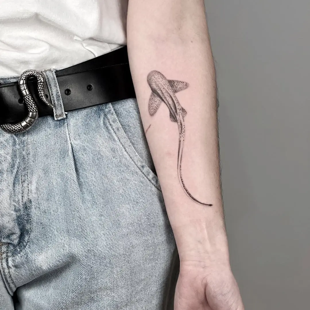 Realistic shark tattoo captures oceanic elegance