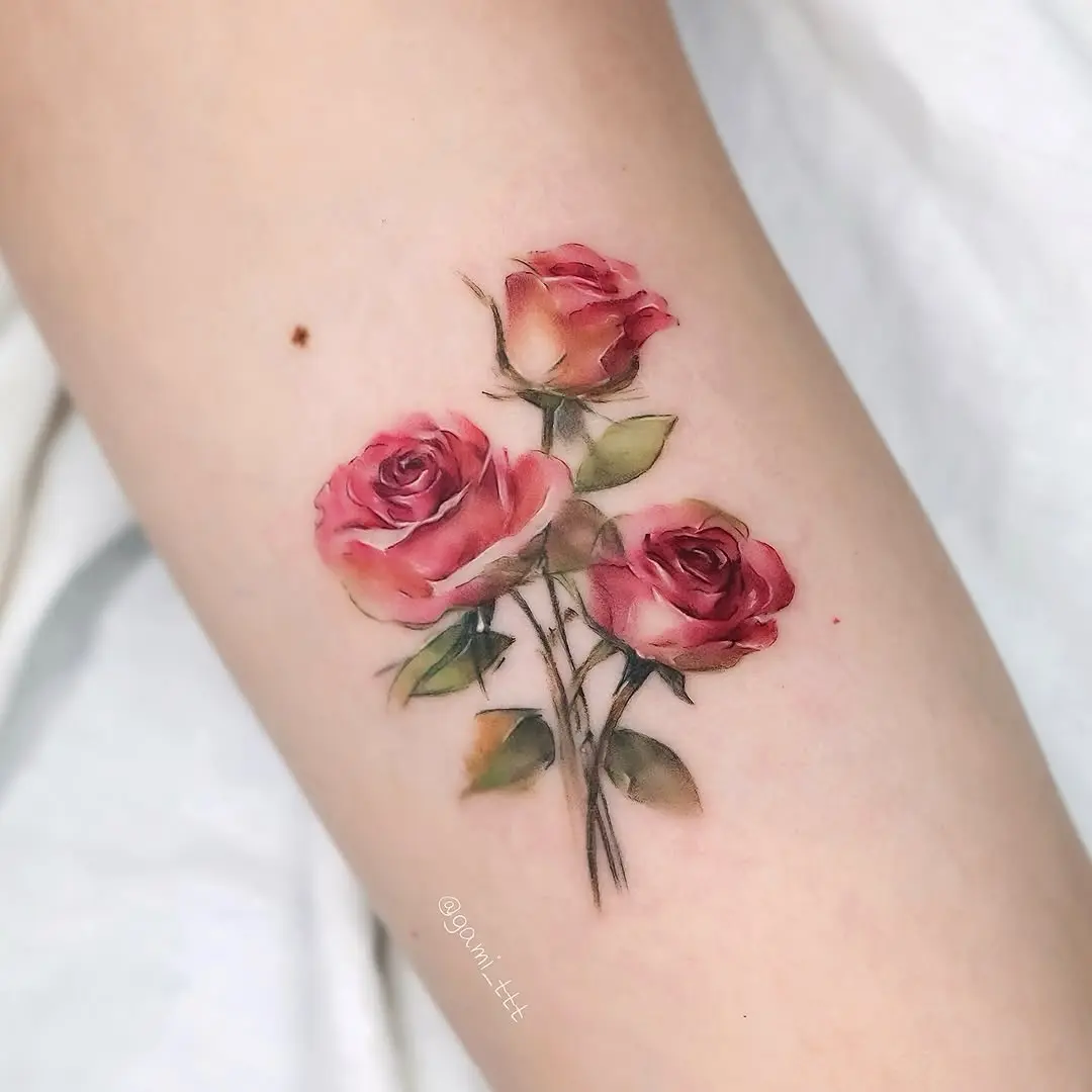 Elegant watercolor roses for a vibrant look