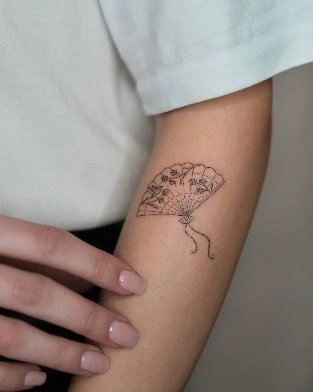 Delicate Fan Tattoo Perfect for Subtle Ink Enthusiasts