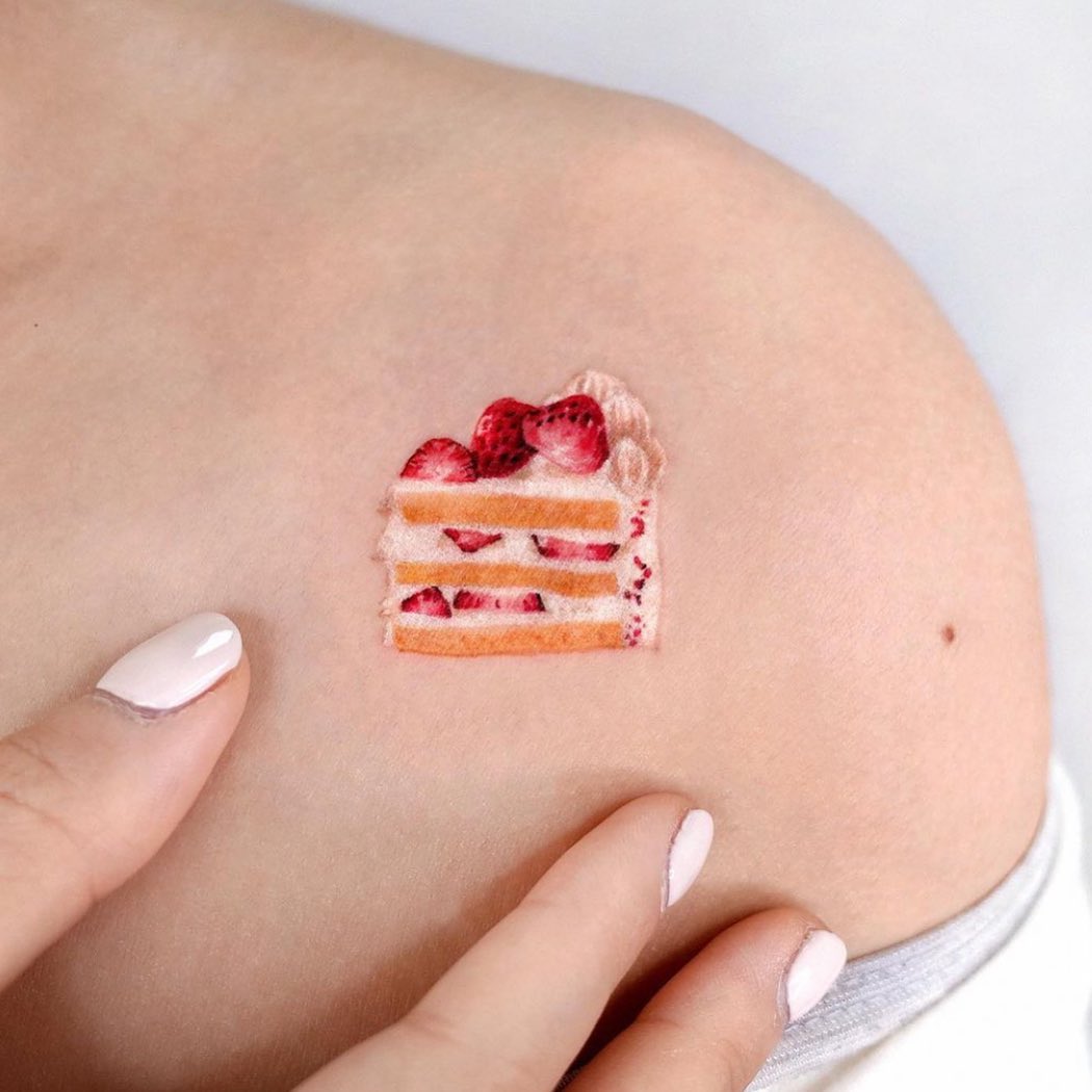 Delicious strawberry cake tattoo captures culinary passion