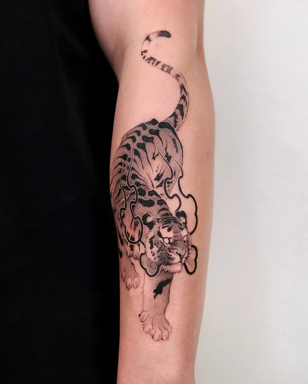 Intricate tiger tattoo showcasing fine line artistry