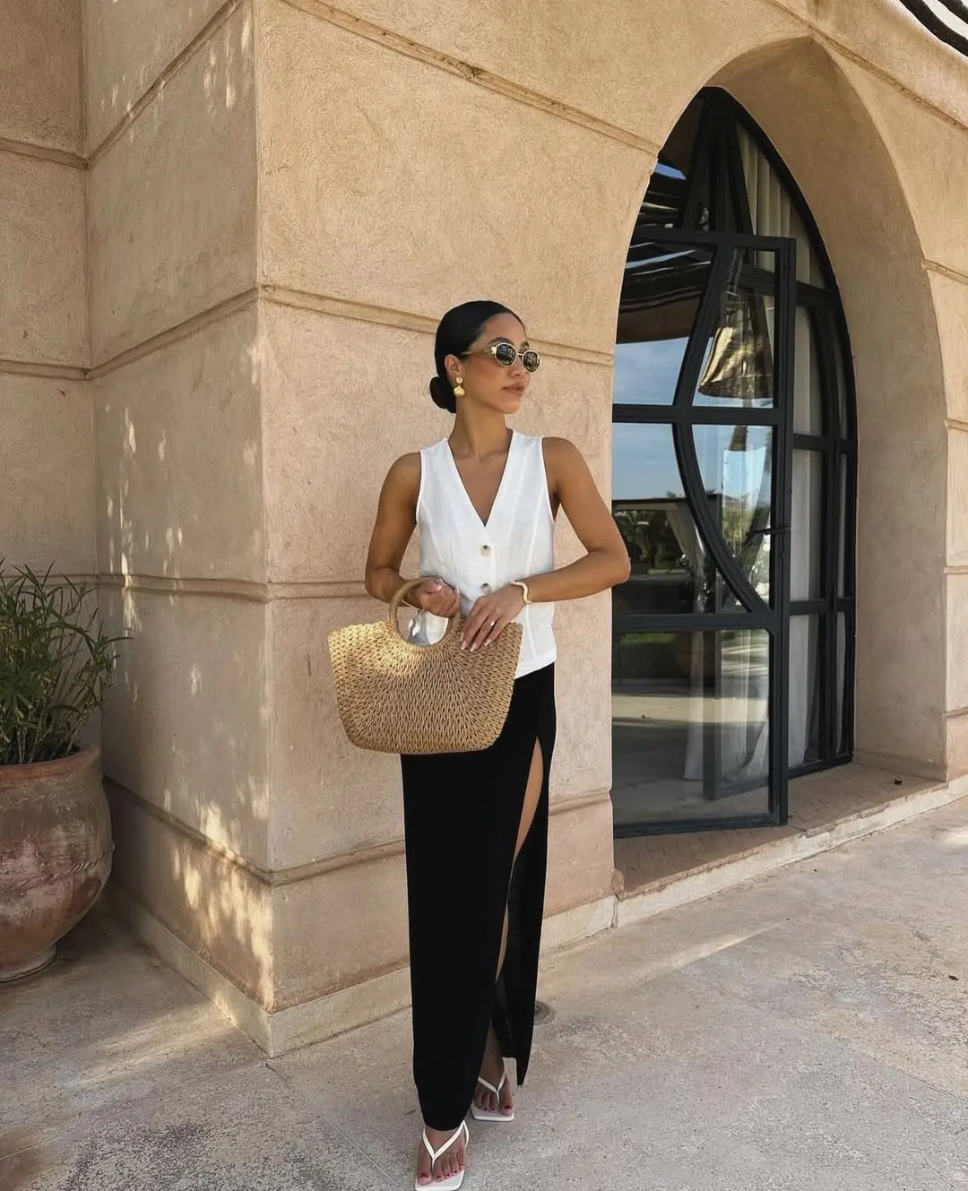 Chic Sleeveless Vest Outfit for Any Occasion