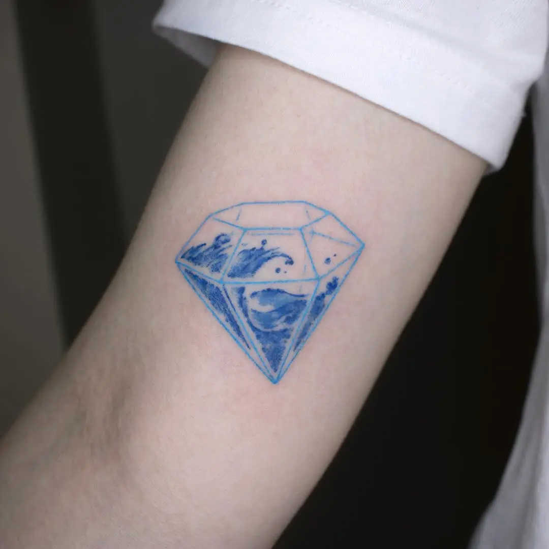 Stylish diamond tattoo with ocean waves