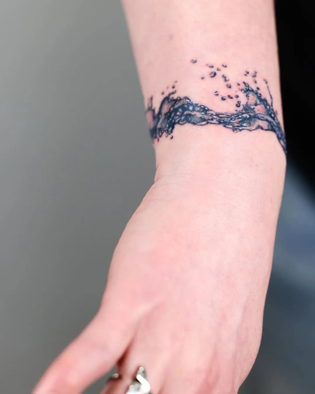 Graceful waves captured in a stunning tattoo
