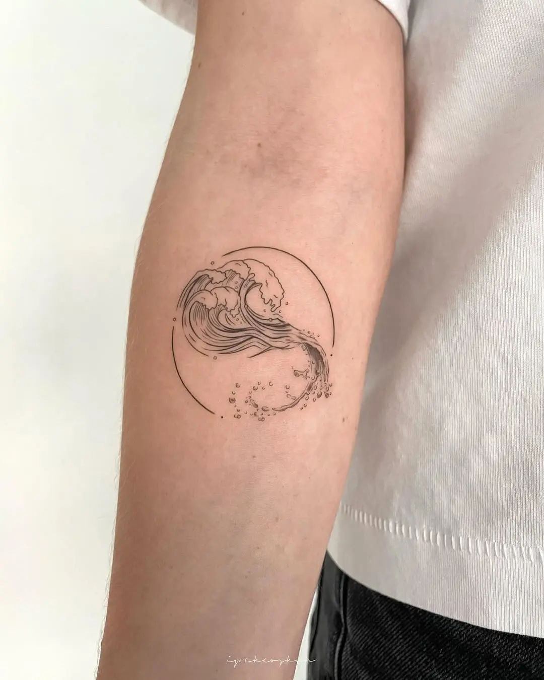 Elegant wave tattoo with minimalist aesthetics