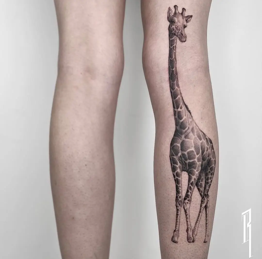 Elegant giraffe tattoo on calf showcases artistry