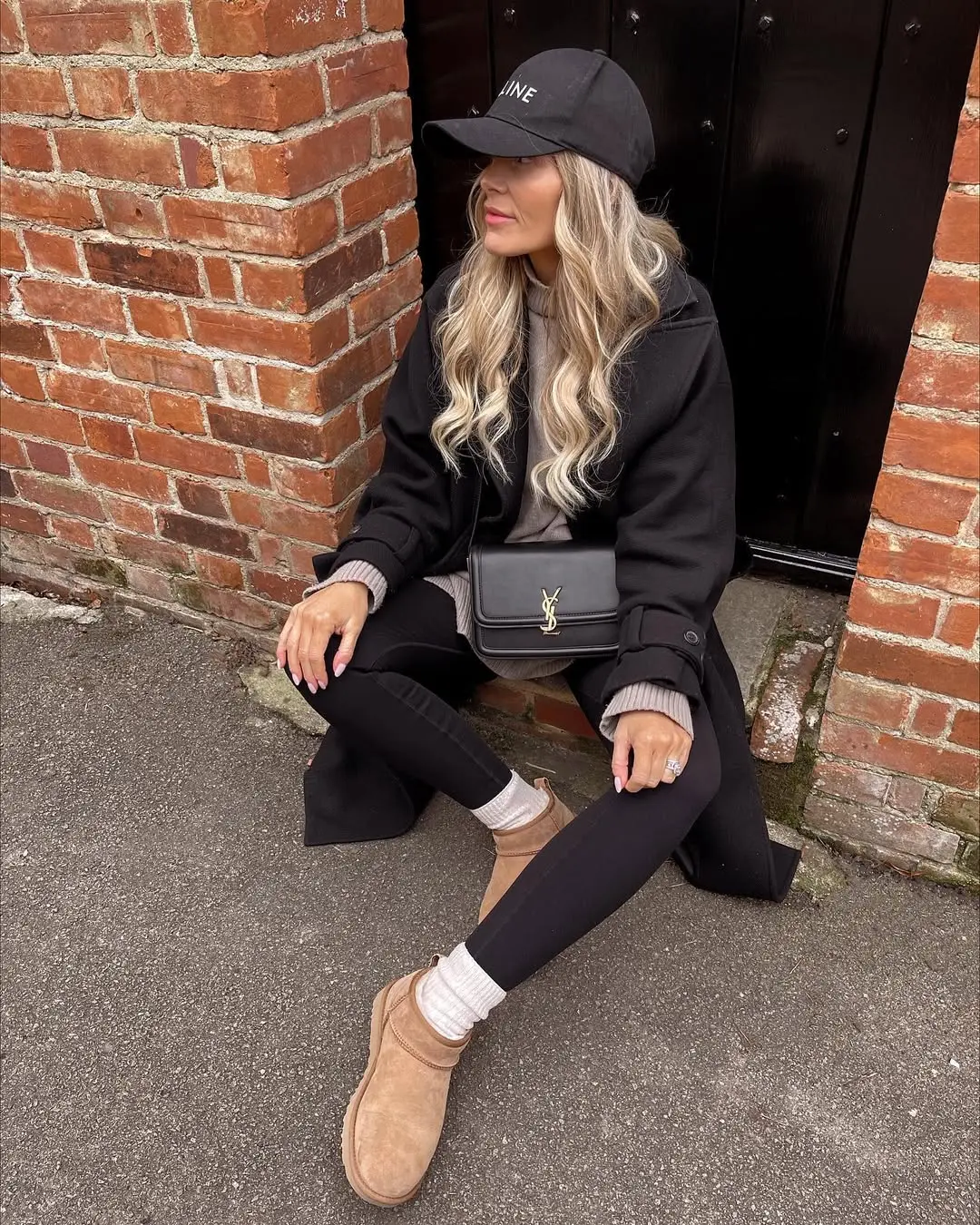Chic and cozy leggings outfit for everyday wear