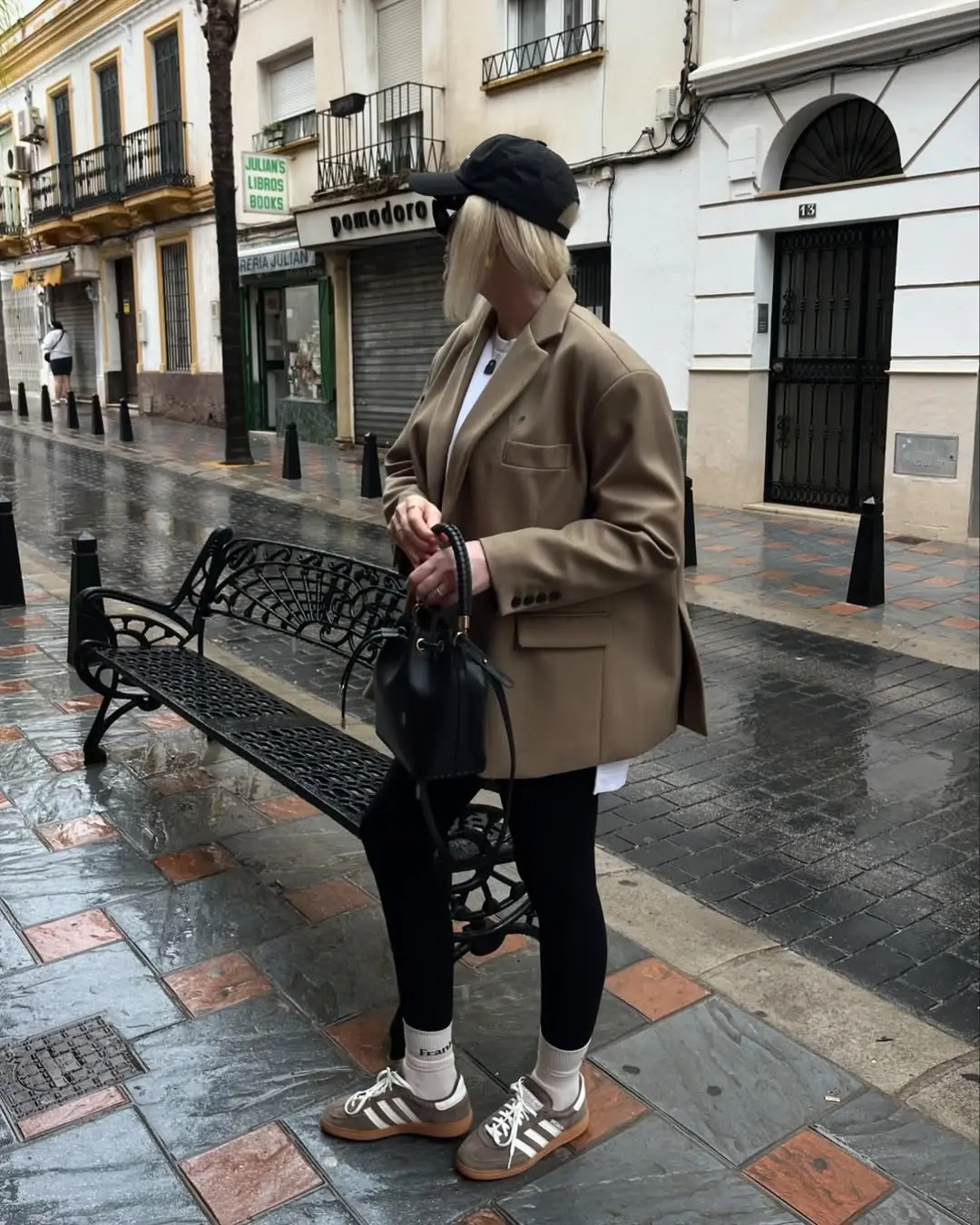 Chic Leggings Look for a Rainy Day