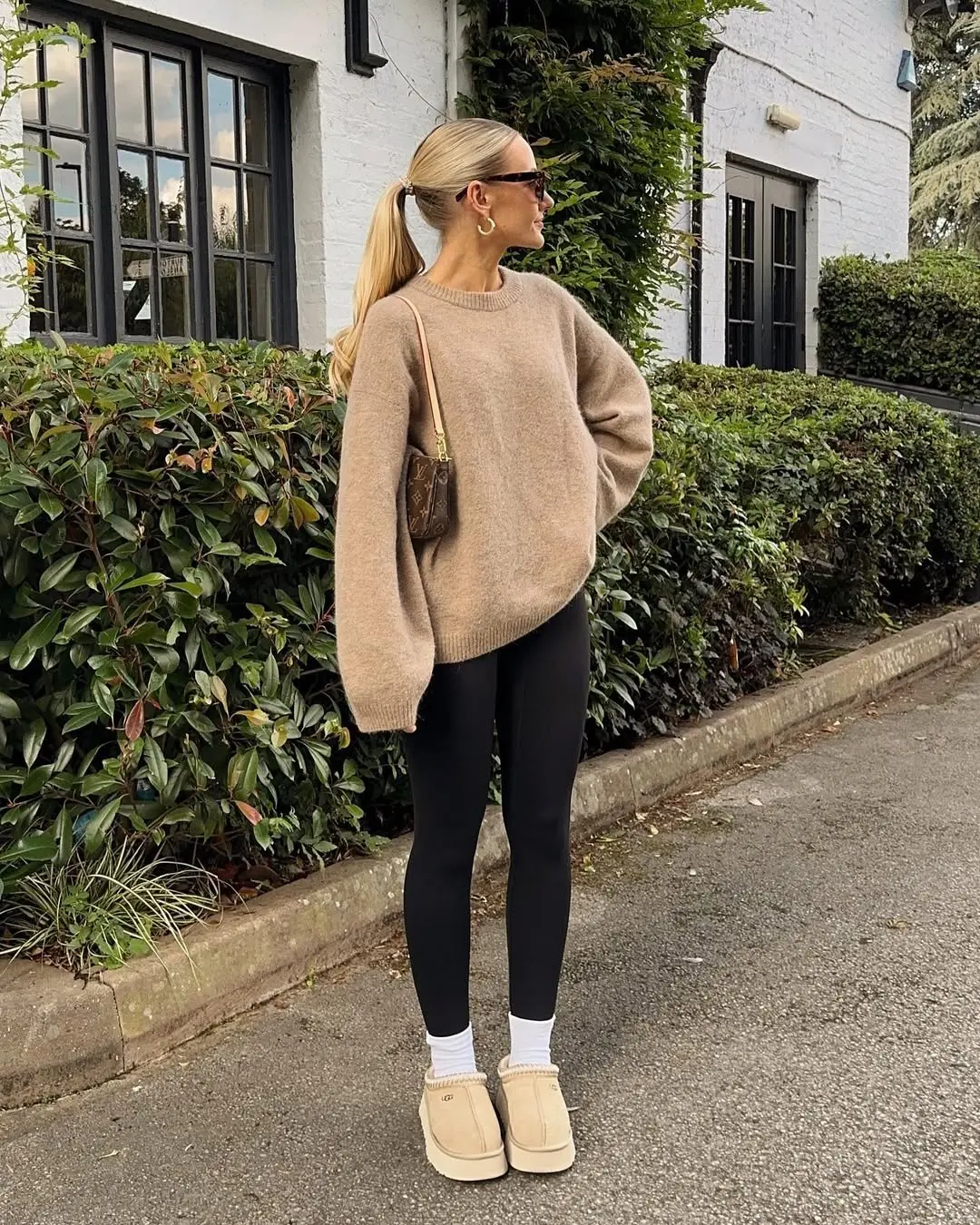 Cozy and Chic Winter Leggings Ensemble
