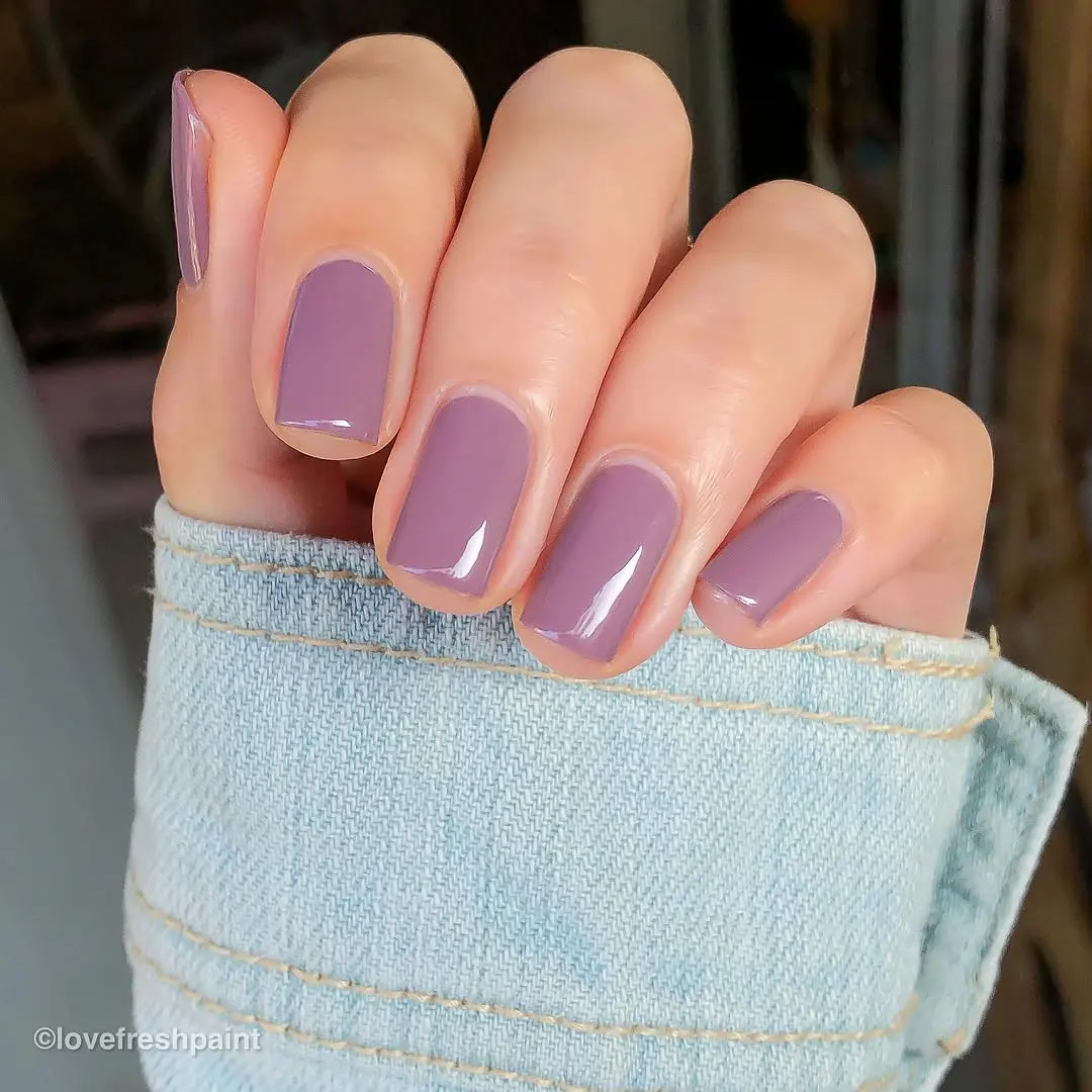 Stylish mauve nails for trendy vibes