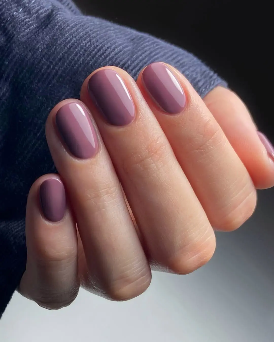 Chic mauve nails for a stylish look