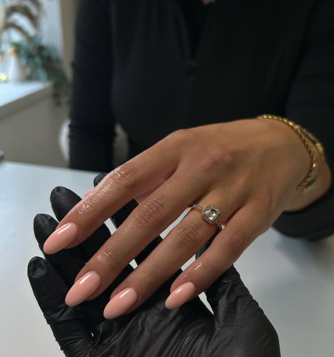 Elegant peach nails with a glossy finish