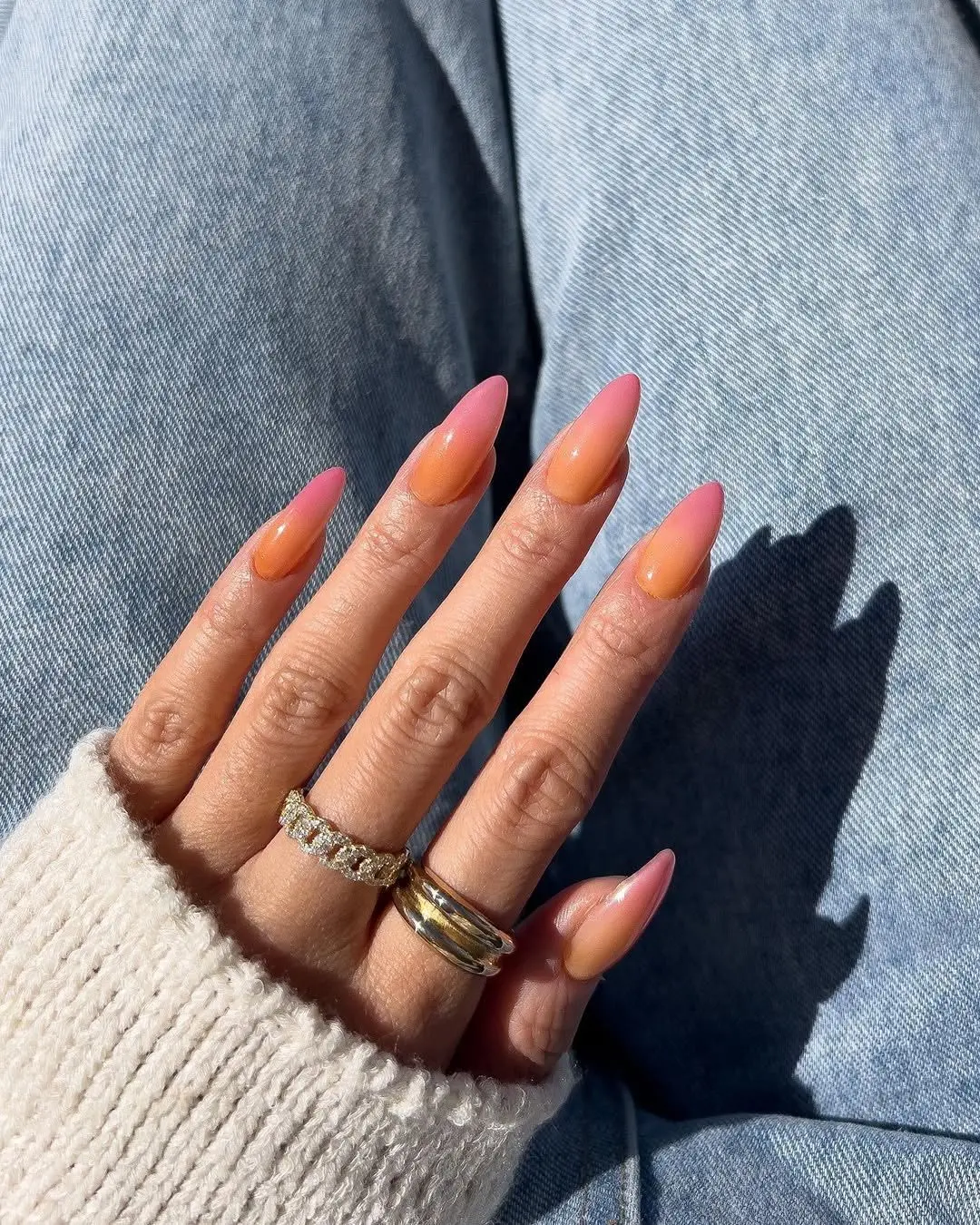 Chic peach ombre nails for a trendy look