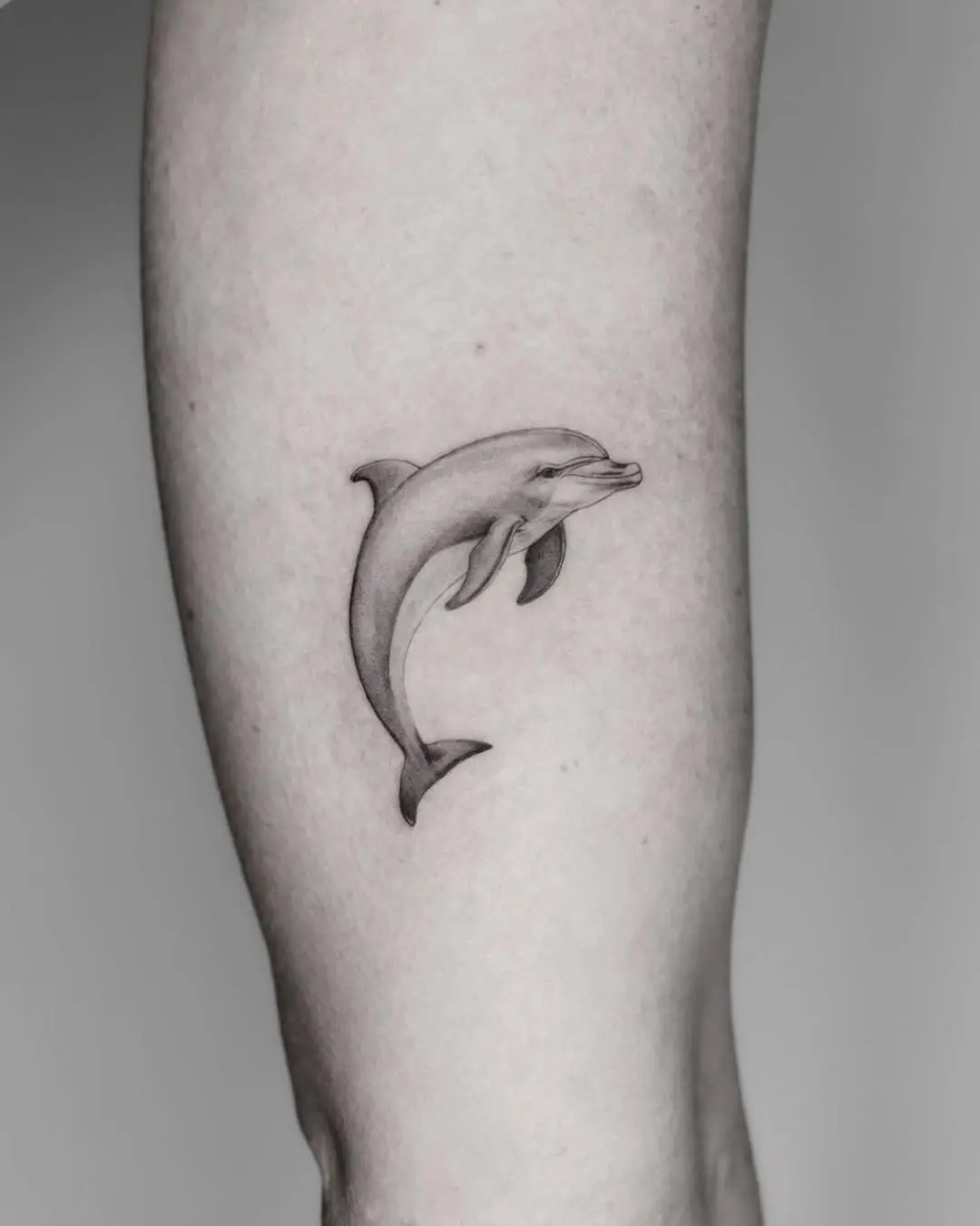 Stunning Realistic Dolphin Tattoo on Leg