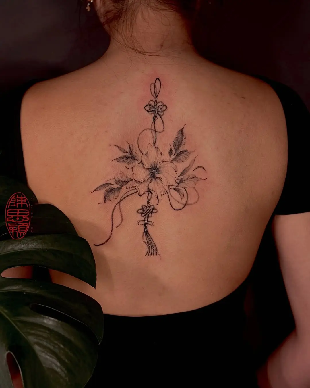 Elegant floral spine tattoo design for body art