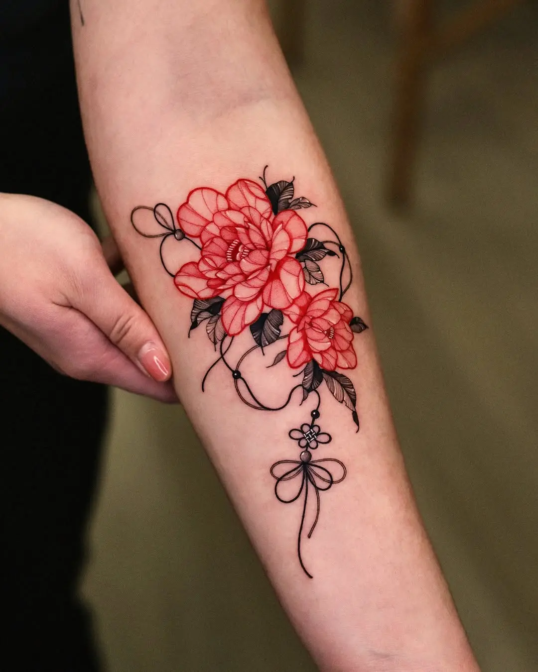 Elegant floral tattoos for bold self-expression
