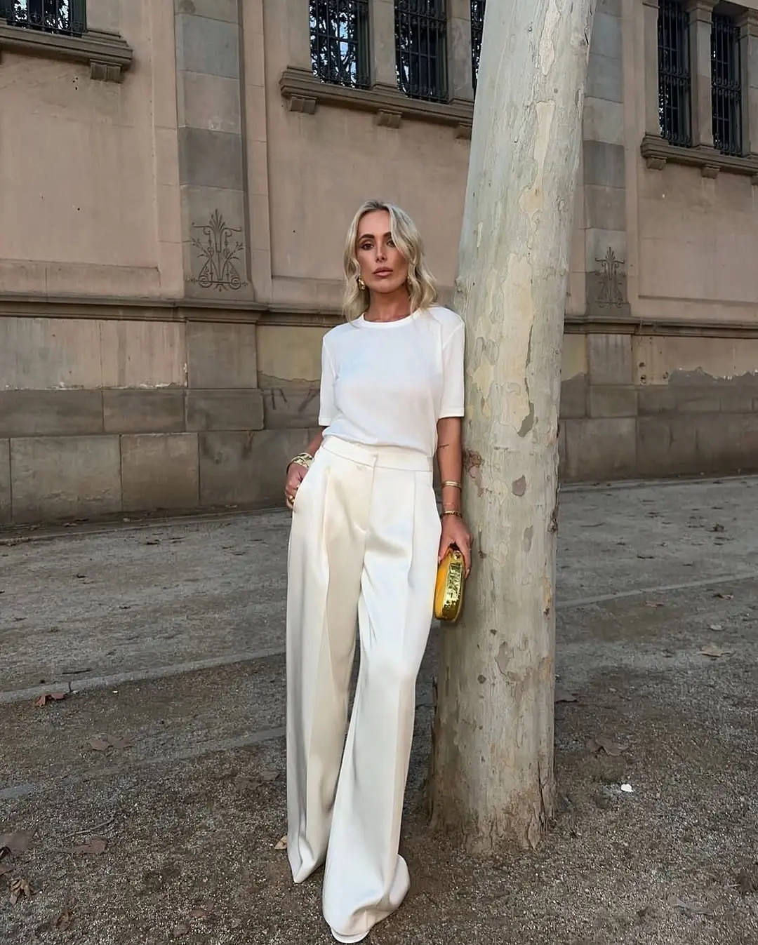 Effortlessly chic look with white pants