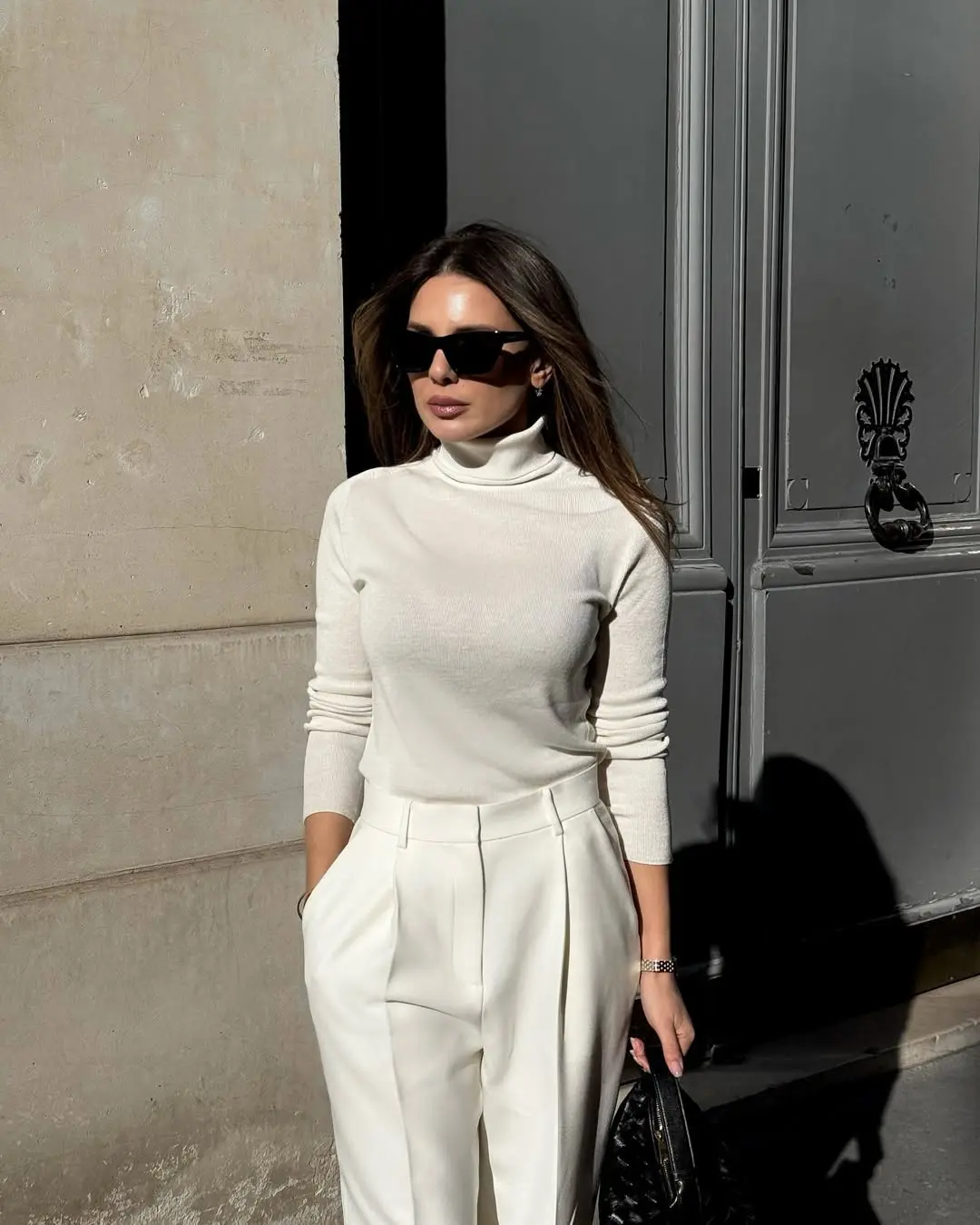 Sophisticated white pants look for any occasion