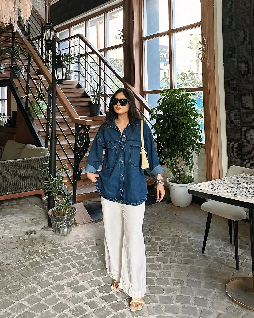 Effortlessly Chic White Pants Outfit Inspiration