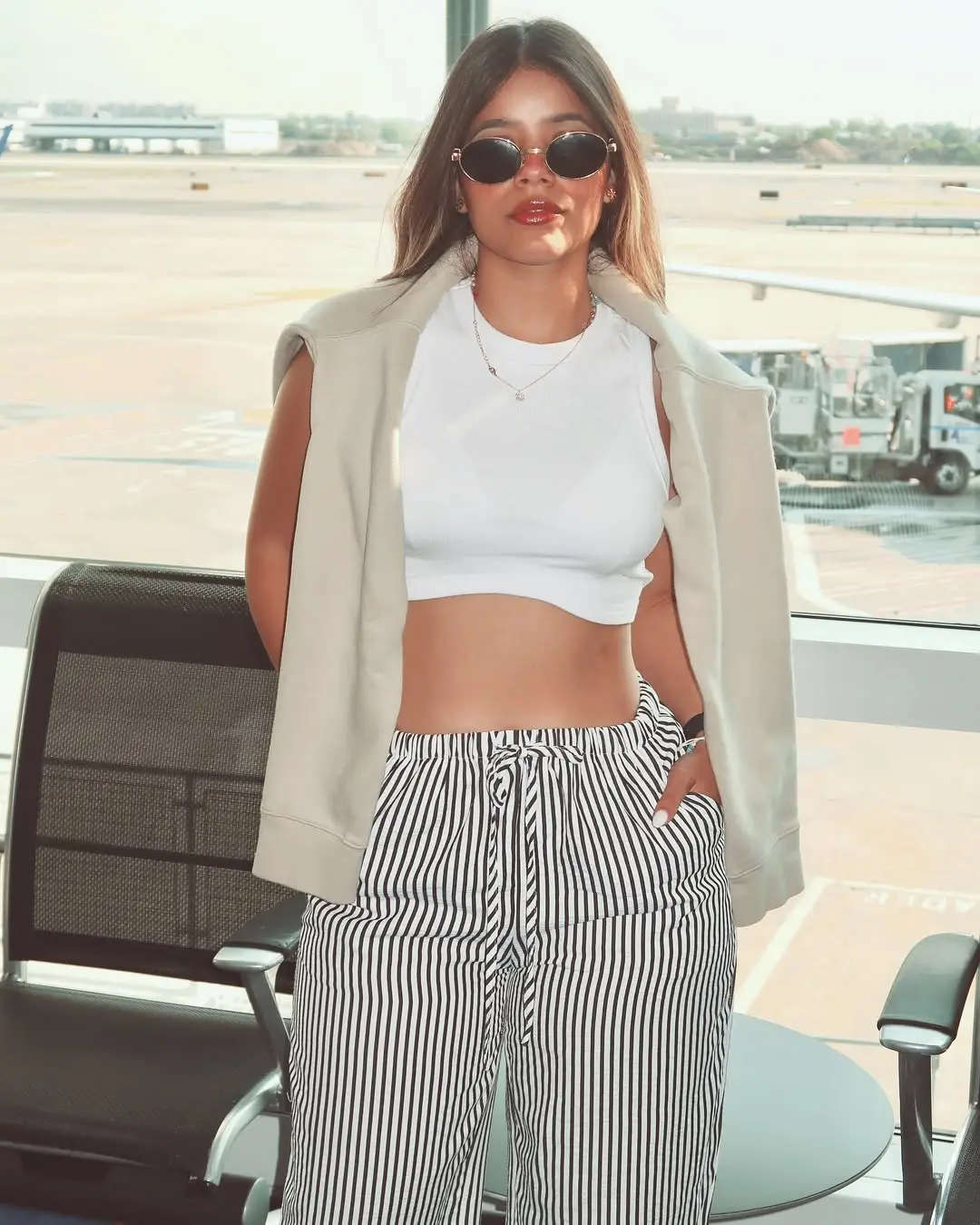Effortlessly Stylish Airport Look for Travel Lovers
