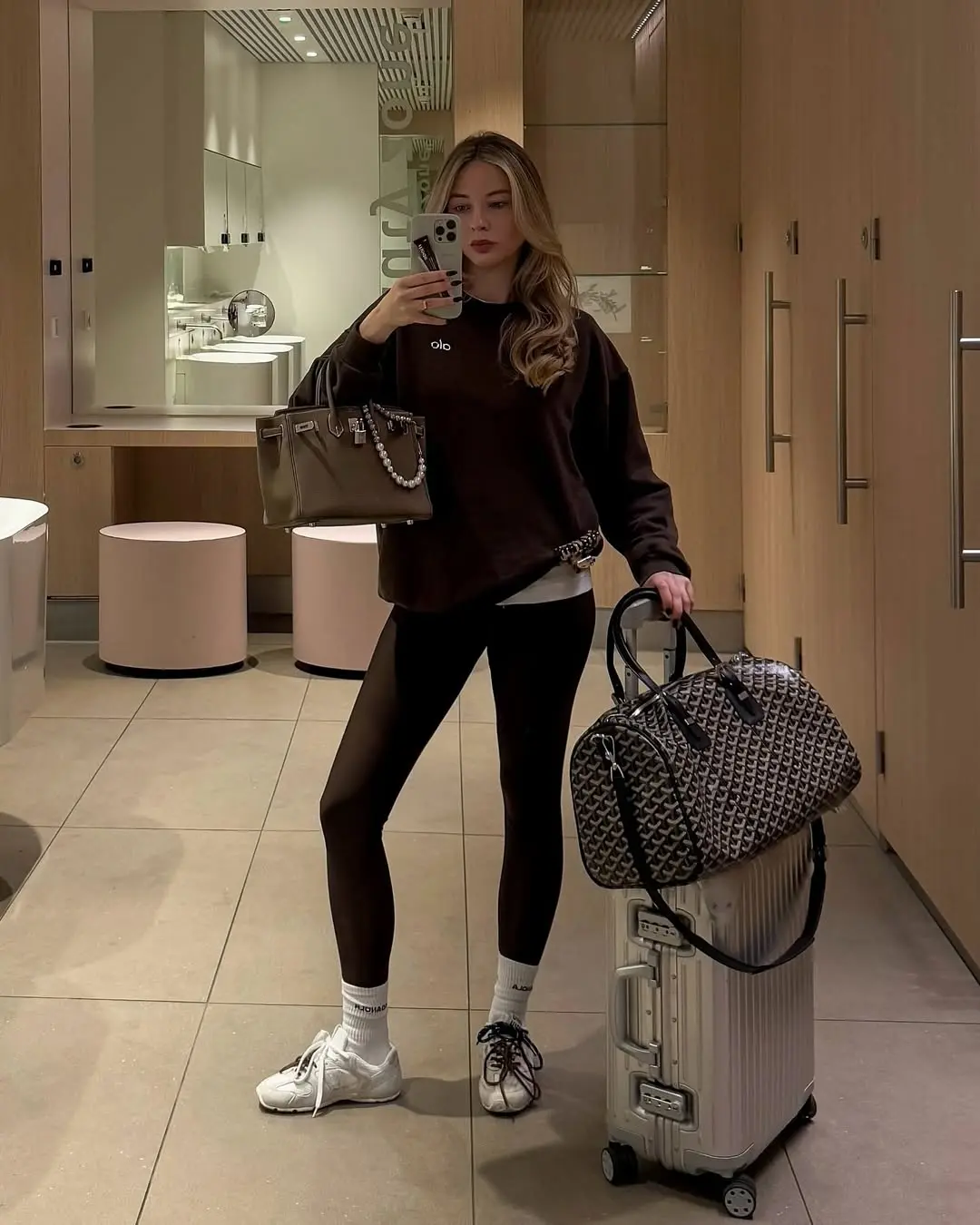 Effortless airport style with cozy chic vibes
