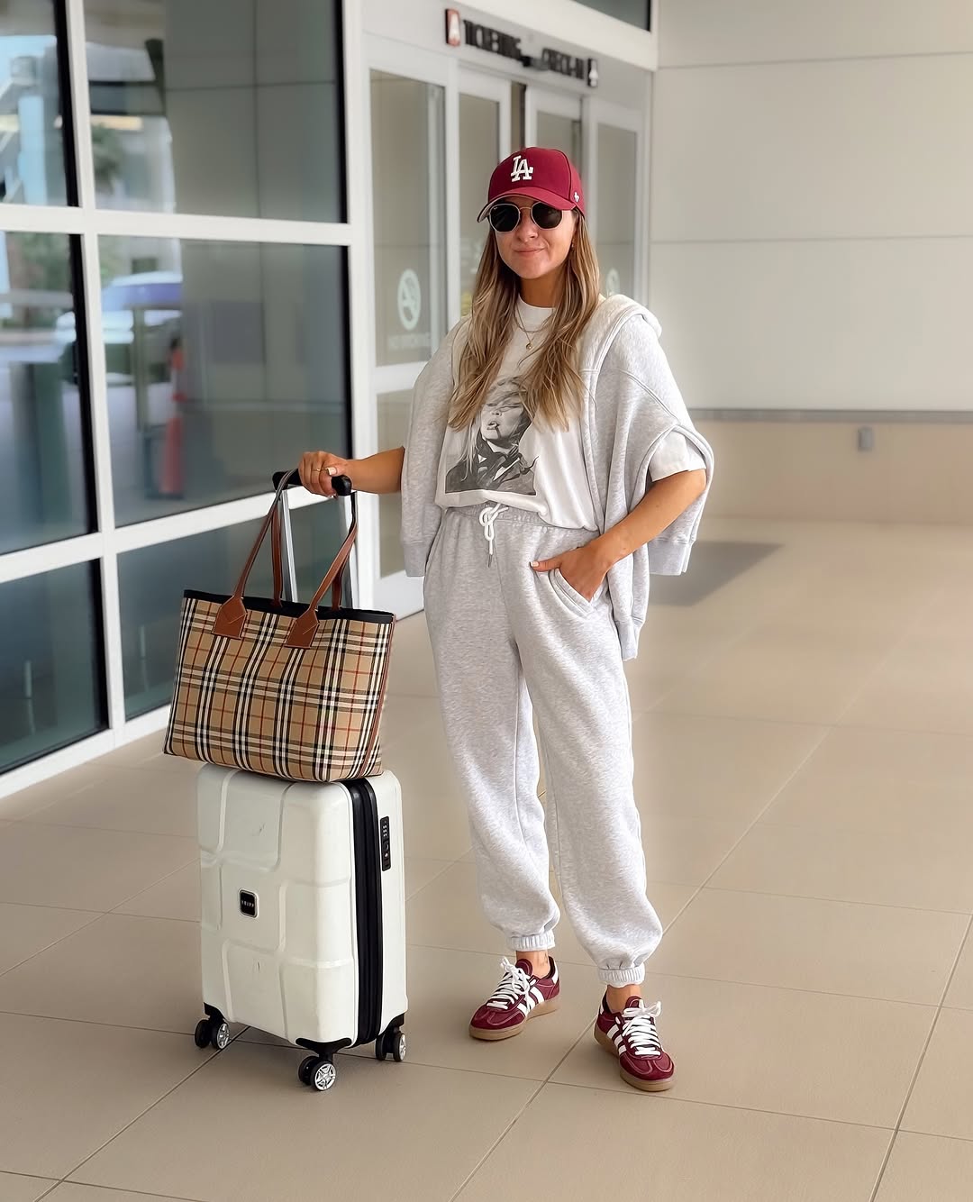 Chic airport outfit for comfortable travels